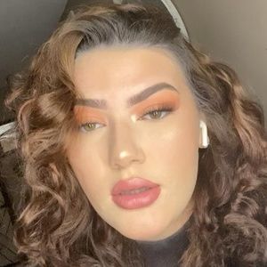 Meet your Posher, Kenzie